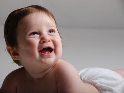 איך מתחילה ההתפתחות חברתית-רגשית של התינוק